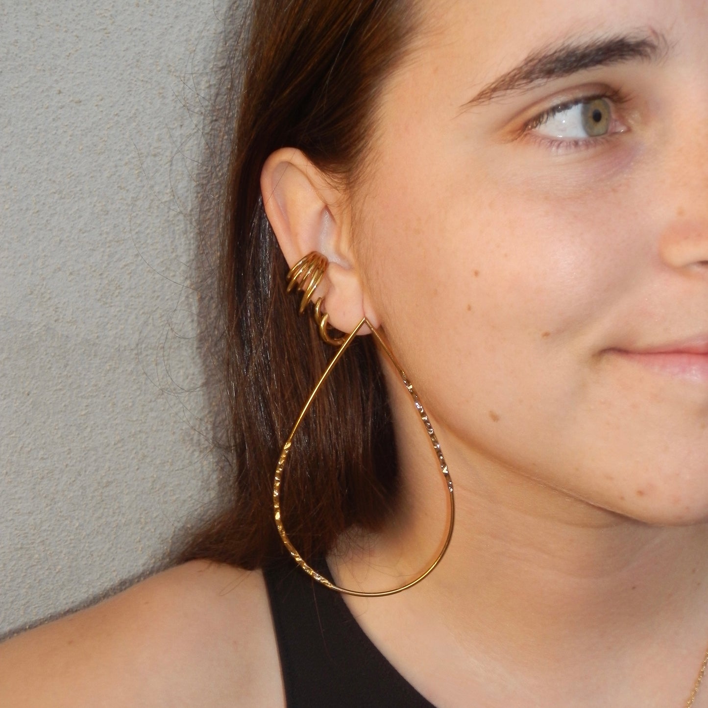 Wave ear cuff