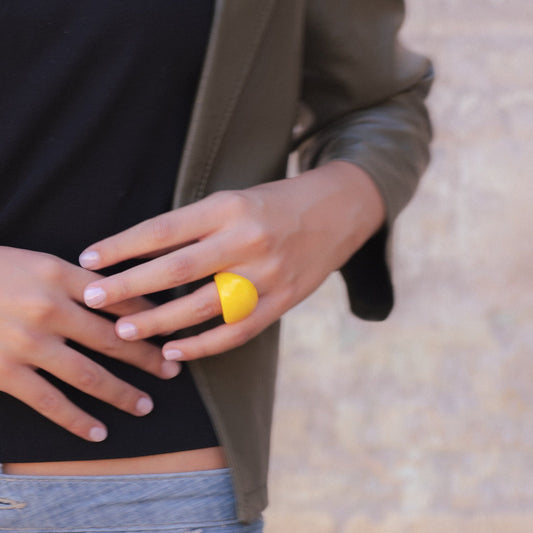 Anillo oval resina amarillo