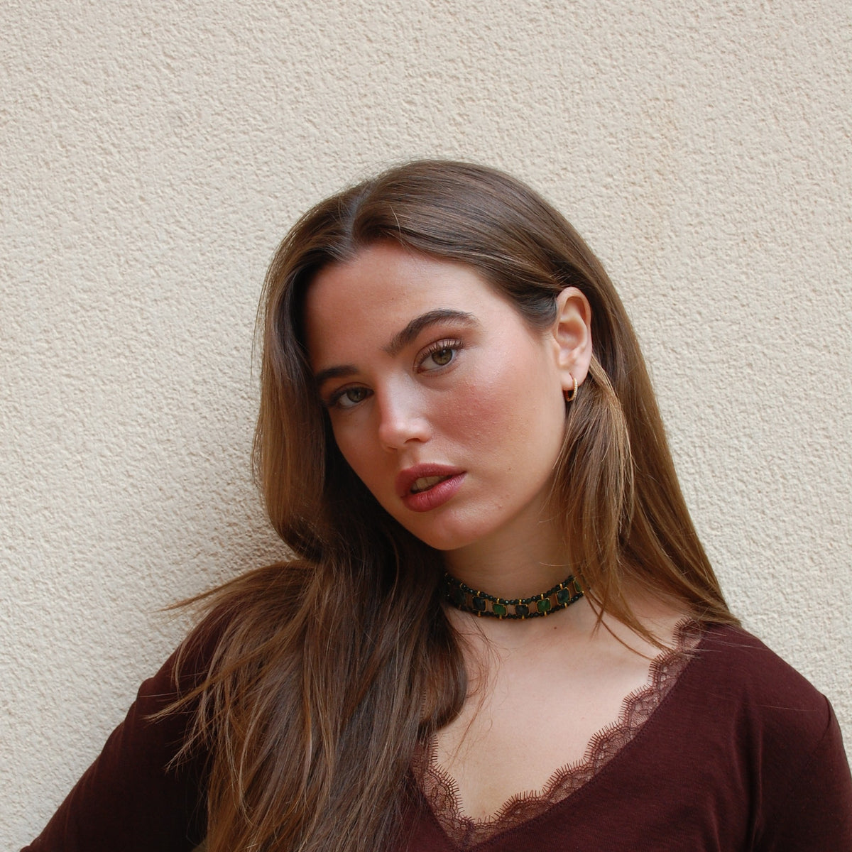 Choker Capricho, de piedras verdes · puesto · Blankspot COMO SI NADA