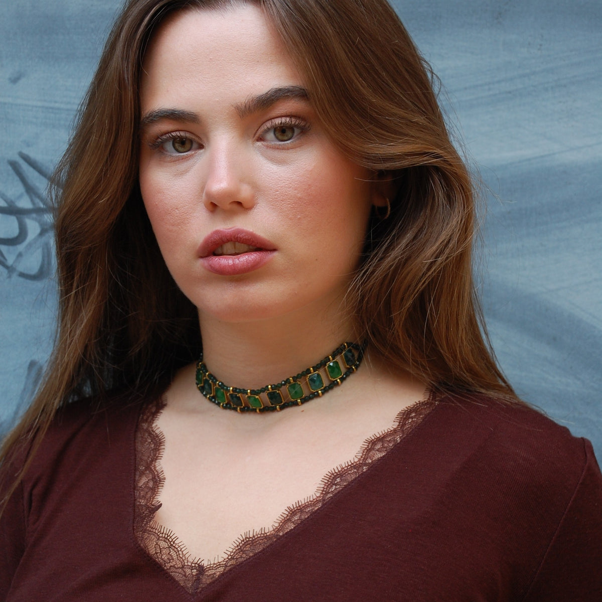 Choker Capricho, de piedras verdes · puesto · Blankspot COMO SI NADA