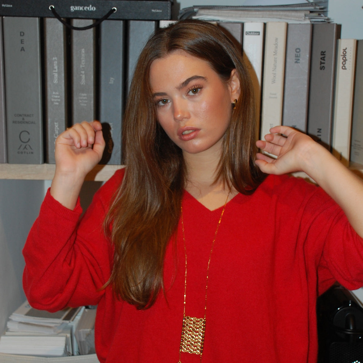 Collar Amuleto marrón, largo con colgante de cuentas · puesto · Blankspot COMO SI NADA