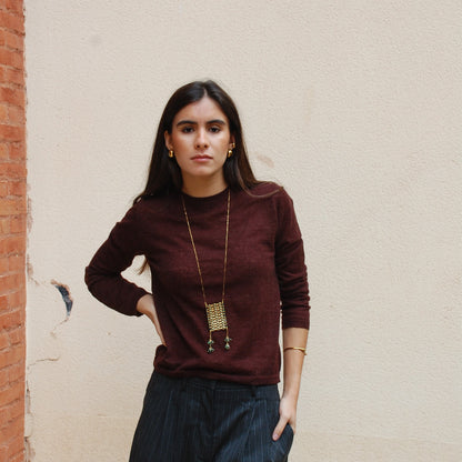 Collar Amuleto verde, largo con colgante de cuentas · puesto · Blankspot COMO SI NADA