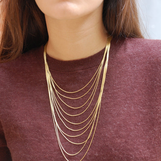 Collar Melena dorado, multicapa de cadenas finas · Blankspot COMO SI NADA