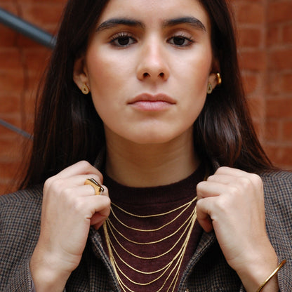 Collar Melena dorado, multicapa de cadenas finas · puesto · Blankspot COMO SI NADA