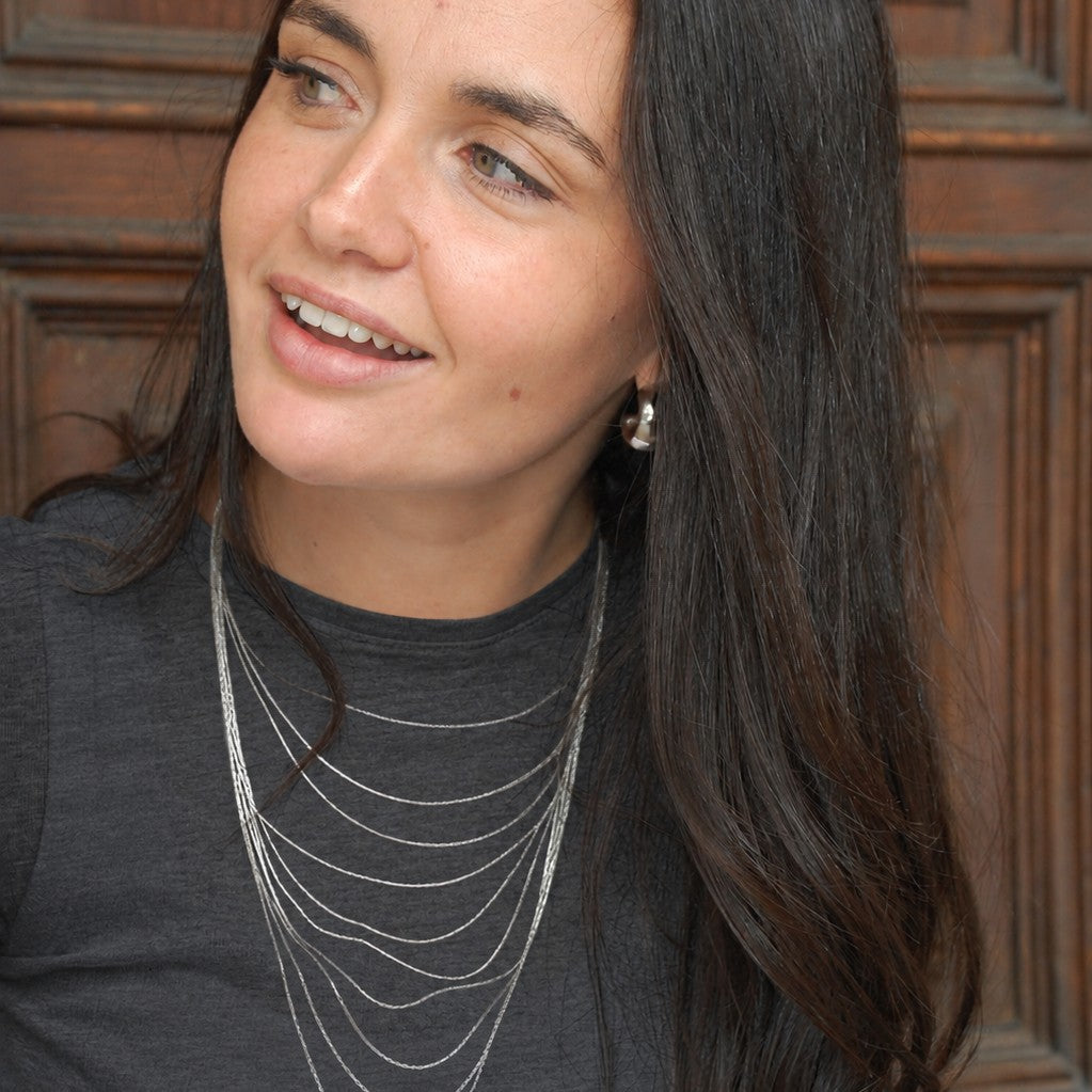 Collar Melena plateado, multicapa de cadenas finas · puesto · Blankspot COMO SI NADA