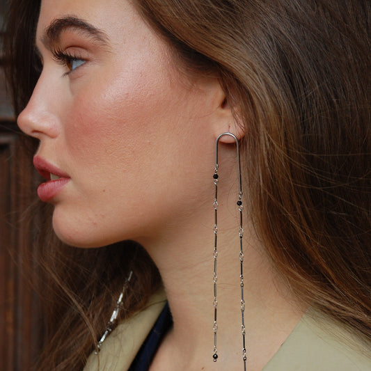 Pendientes Link plateado, de cadena con cuentas · Blankspot COMO SI NADA